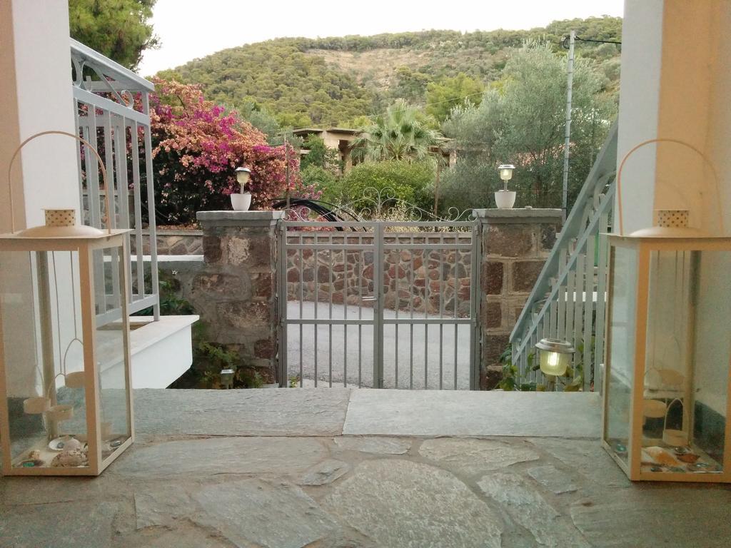 Panos Studios Poros Town ภายนอก รูปภาพ