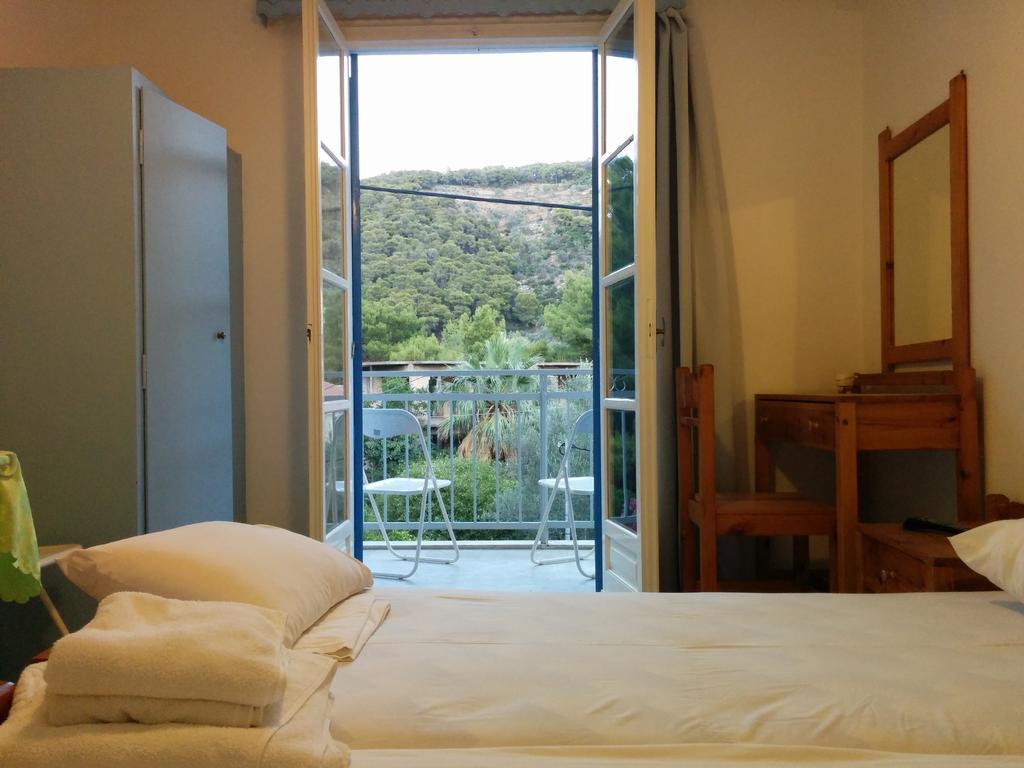 Panos Studios Poros Town ภายนอก รูปภาพ