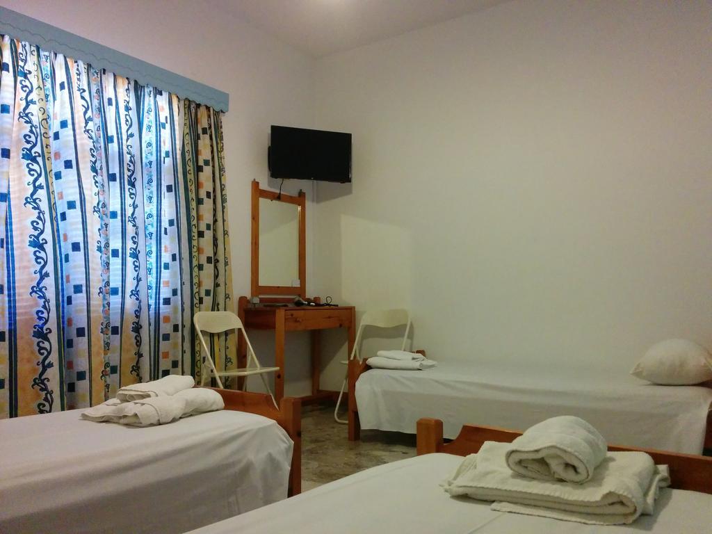 Panos Studios Poros Town ภายนอก รูปภาพ